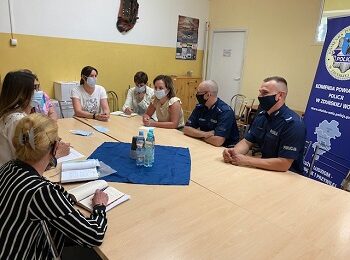 Spotkanie w ramach projektu socjalnego pod nazwą „Bezpieczny Rejon” Spotkanie w ramach projektu socjalnego pod nazwą „Bezpieczny Rejon”