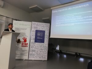 Pan Marcin Szymański prezentuje uczestnikom przygotowany temat