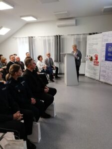 Pani Izabela Dobrowolska Sekretarz Miasta Zduńska Wola wita gości, prelegentów i uczestników konferencji