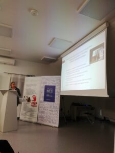 Pani Izabela Szymczak prezentuje uczestnikom przygotowany temat