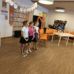 Dzieci śpiewające piosenkę