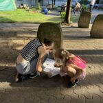 Dzieci wykonują zagadki