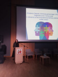 Pani Anna Nowosad prezentuje uczestnikom przygotowany temat