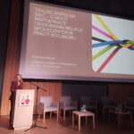 Pani Monika Wojtczak prezentuje uczestnikom przygotowany temat